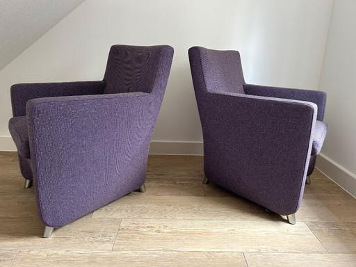 2 Leolux Dolcinea Sessel lila gemischt gepolstert.