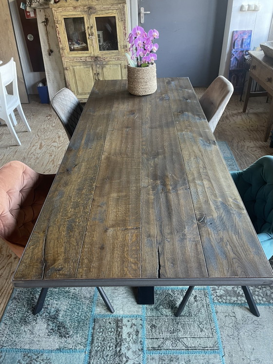 Image 1 of Robust oak table. Cafe color