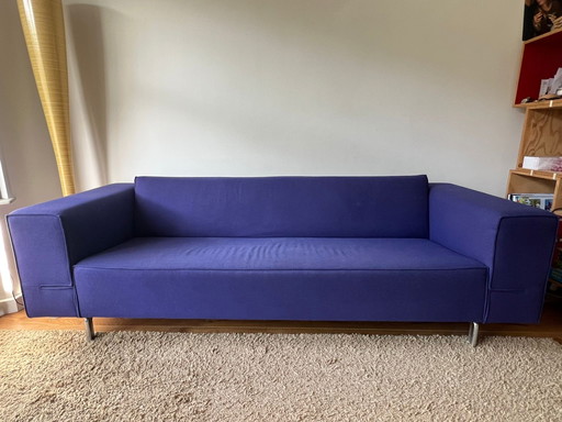 Diseño en sofá Stock Hopper de 3 plazas color morado