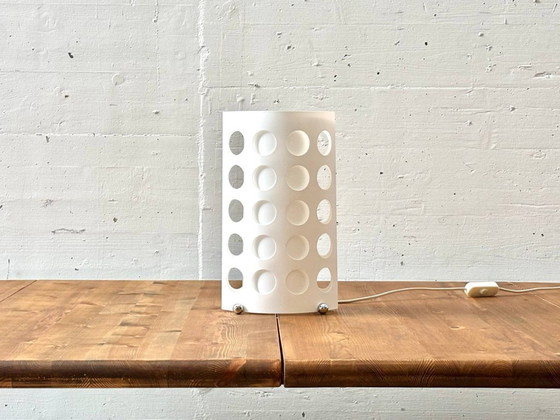 Image 1 of Lampe de table design à structure perforée, signée NIMEX, datant de 2001.