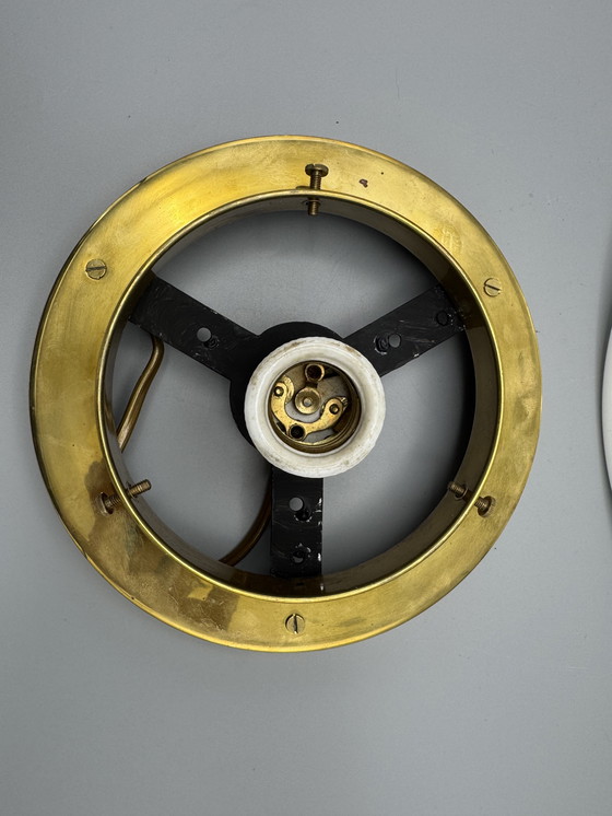 Image 1 of Plafonnier avec abat-jour conique en verre et monture en laiton