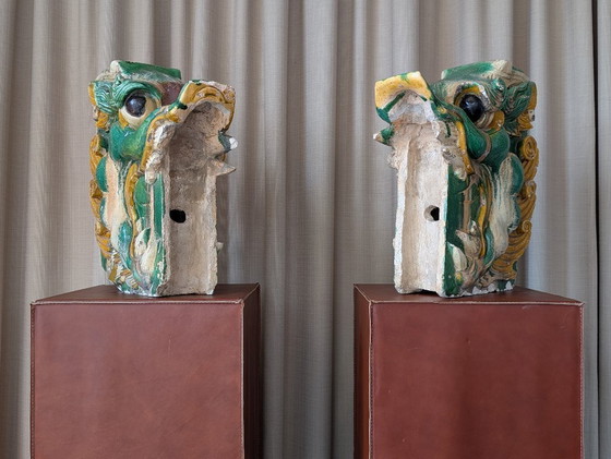 Image 1 of Ein Paar mit Sancai-Glasur verzierte „Drachen-Chiwen“-Dachornamente – Ming-Dynastie