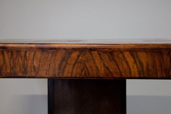 Image 1 of Art-déco-Esstisch aus Nussbaummaserholz mit Marmordetails