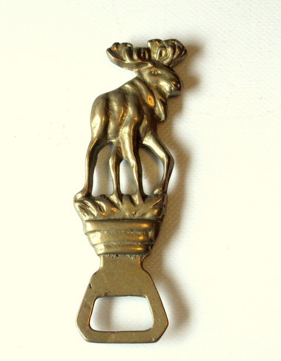 Image 1 of Robusto apribottiglie in ottone con motivo alce - Vintage