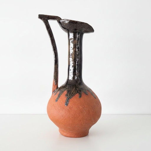 Terracotta ceramic vase with dark metallic drip glaze – vazen