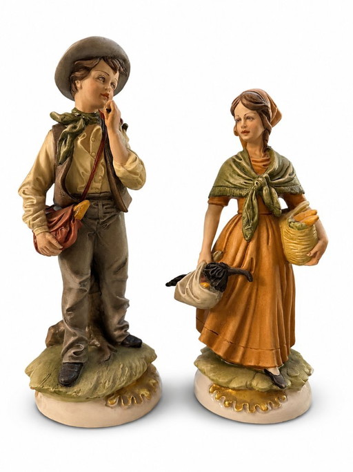 Rare Pair of Capodimonte-Style Ceramic Figurines – decoratieve objecten