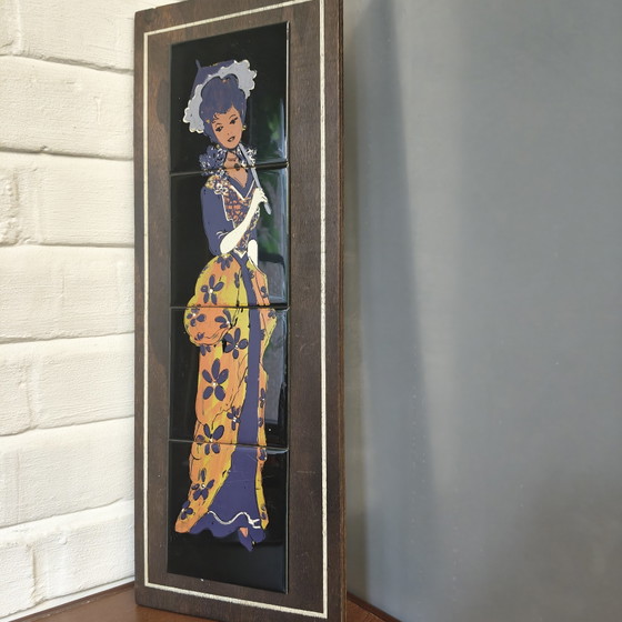 Vintage Keramisch Tegelpaneel – Dame – Jaren 60/70 – 50 × 19 Cm – Wanddecoratie, Ceramic, Wood (photo 4 of 8)