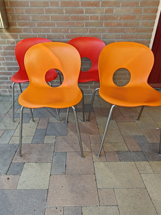 Silla apilable Rexite Olivia de 4 patas, 4 piezas, diseño de Raul Barbieri, naranja y rojo. (photo 2 of 11)