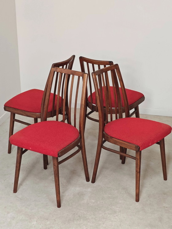 Juego de 4 sillas de comedor rojas de Antonin Suman para Interier Praha. – Wood, Mid Century Modern (photo 11 of 14)
