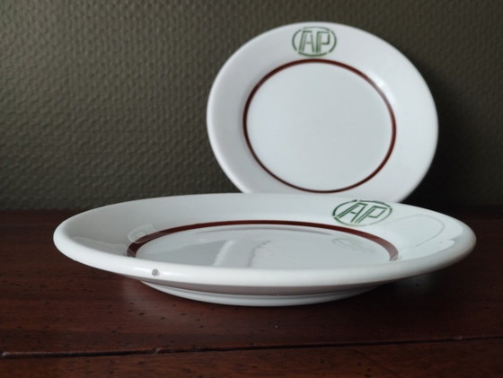 Image 1 of Paire d'anciennes assiettes à dessert « AP »