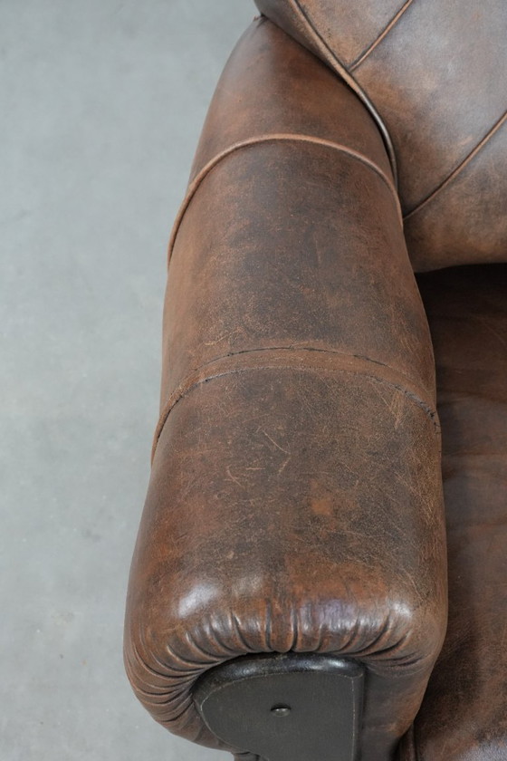 Image 1 of Poltrona antica in pelle di pecora dall'aspetto lussuoso e rifinita in legno