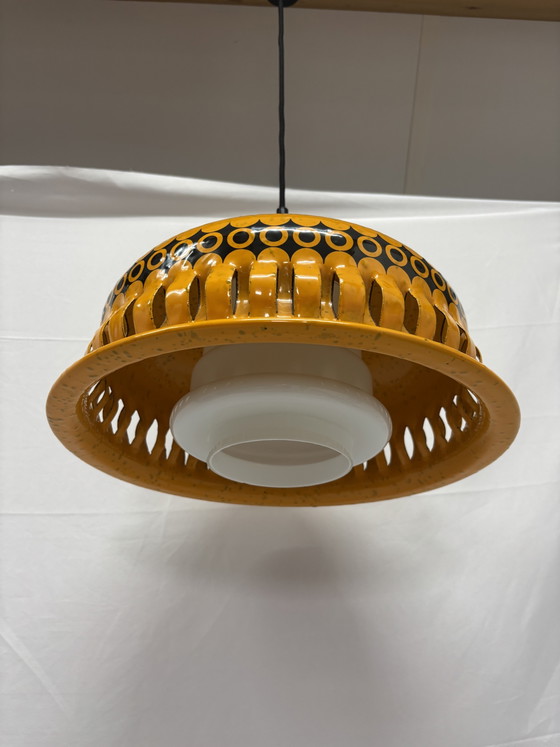 Image 1 of Lampada a sospensione vintage in ferro smaltato arancione degli anni '70