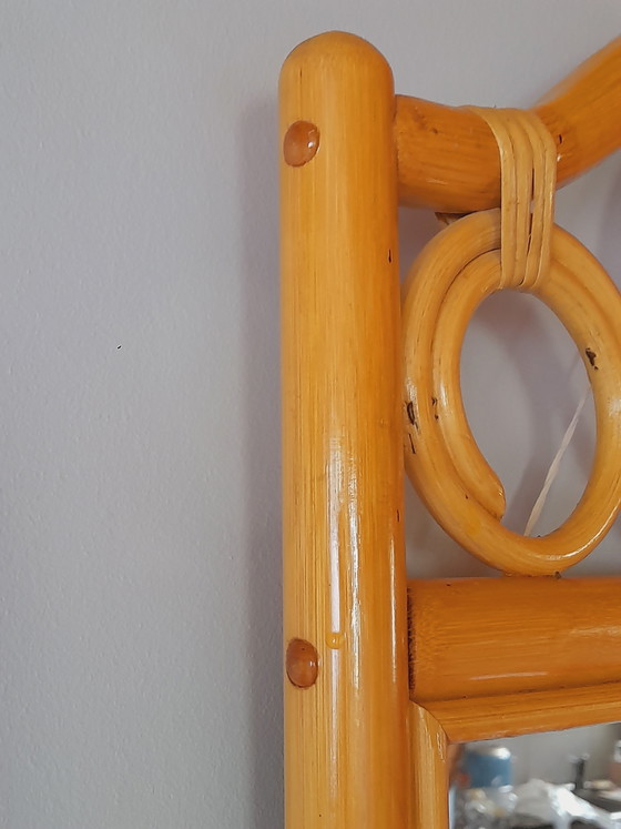 Image 1 of Espejo de madera curvada y ratán