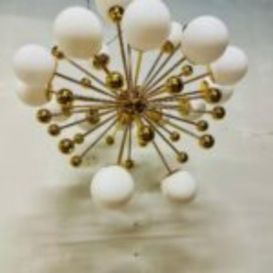 Lampadario Sputnik anni '70, Metallo, Vetro, Dorato, Mid Century Modern (foto 2 di 7)