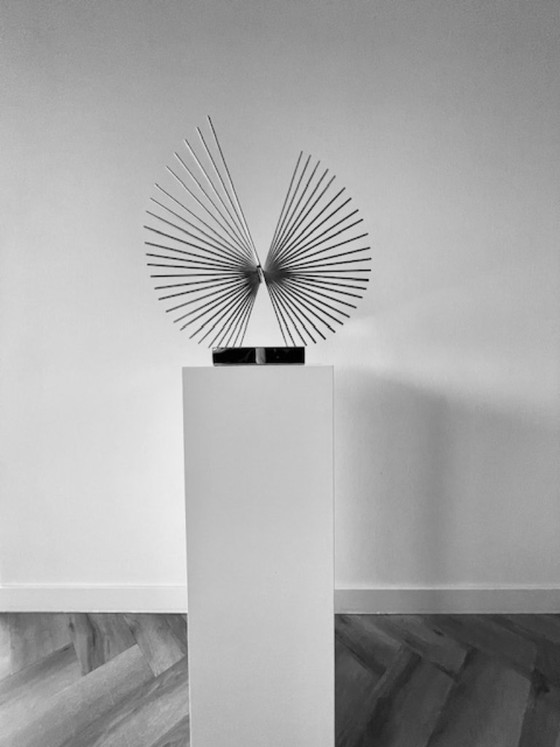 Image 1 of Scultura futuristica in filo di cromo: oggetto astratto modernista