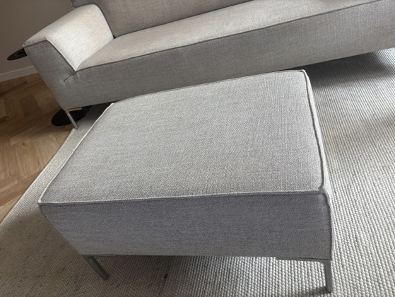 Design su divano di serie: Bloq - 3 posti + pouf – Design on Stock, Sofà, Textile (photo 8 of 10)