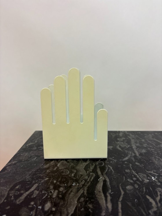 Image 1 of Porte-serviettes en forme de main - Porte-lettres blanc