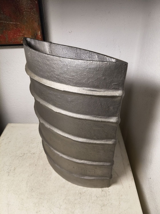 Pascal Mourgue Vaso Scultoreo Brutalista in Alluminio, Design Anni '80 (Firmato, 26 cm), Pascal Mourque, Vasi (foto 6 di 7)