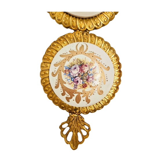 Image 1 of Piatto da parete vintage in ottone e ceramica – Opera floreale di Saraya Abden | Elegante decorazione da parete da 40 cm