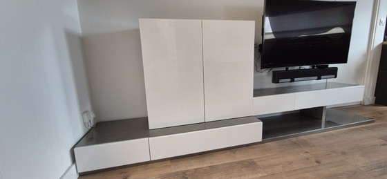 Image 1 of Roche Bobois TV-Möbel, weiß und champagnerfarben lackiert