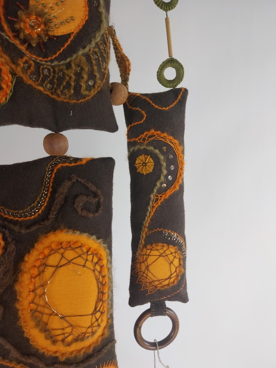 Image 1 of 1 x handgefertigte Wanddekoration aus den 1970er Jahren in Form einer Puppe, psychedelische Wandkunst