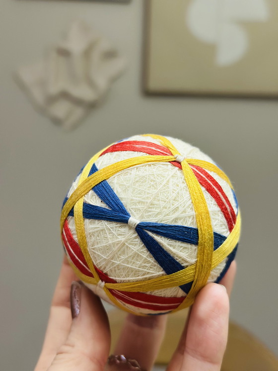 Image 1 of Juego de 2 bolas de Temari japonesas hechas a mano: objeto de arte decorativo