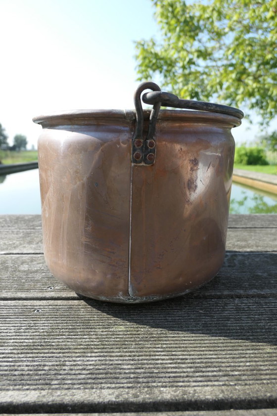 Vintage Copper Kettle with Iron Handle – Decorative Objects (photo 10 of 11)