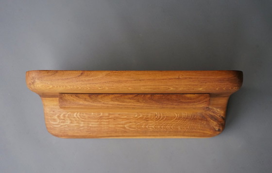 Image 1 of Klein, brutalistisch eikenhouten wandplankje, jaren 1950