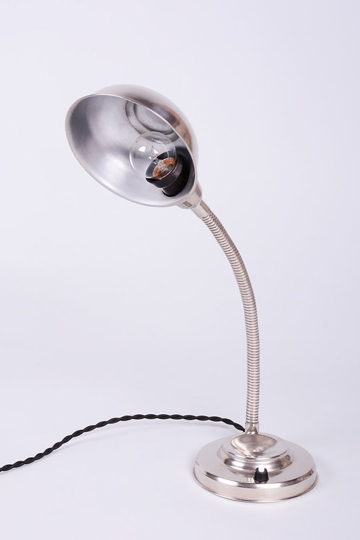 Restaurierte Bauhaus Tischlampe, von J. Vorel, verchromter Stahl, Aluminium, Tschechisch, 1930er Jahre