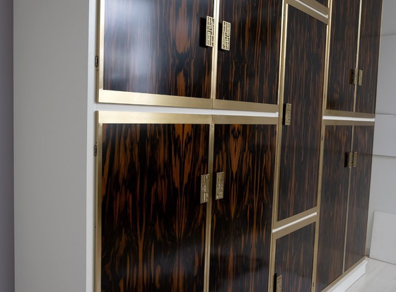 Image 1 of Armadio in ottone e noce di Luciano Frigerio, anni Settanta, della modernità di metà secolo.