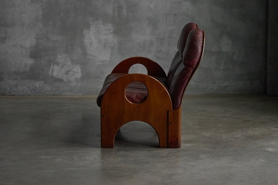 Image 1 of Arcata-Zweisitzer-Sofa von Gae Aulenti aus Walnussholz und burgunderrotem Leder, Italien, 1968