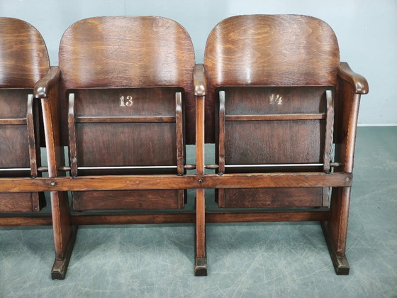 Image 1 of Zeldzame Tsjechoslowaakse bioscoopbank met drie zitplaatsen uit de jaren 1920, in Thonet-stijl.