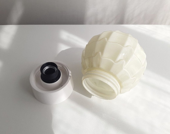 Image 1 of Beige groene glazen plafondlamp van Thabur in Den Haag, Medium variant, art deco lamp glazen bol