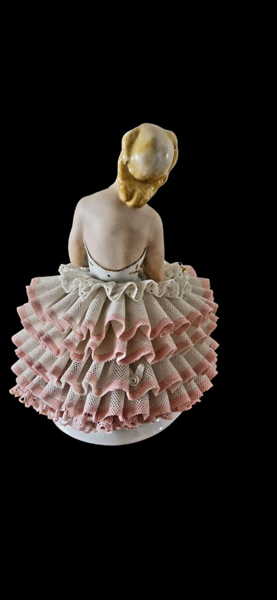 Image 1 of Beeldje, mooie dame