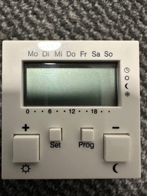 GIRA Flush-mounted thermostat white 230V system 55