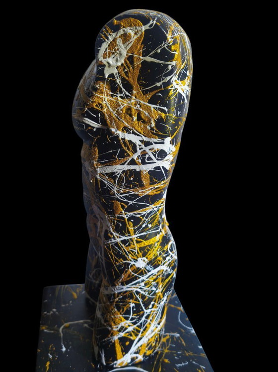 Image 1 of Skulptur auf Sockel | Von Șuțu Adrian | SutuDesigns