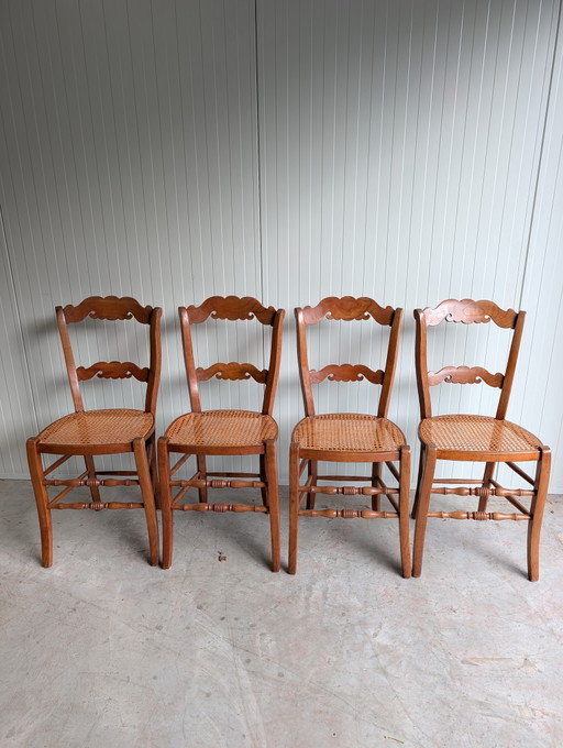 4 Schöne Vintage-/Antikstühle