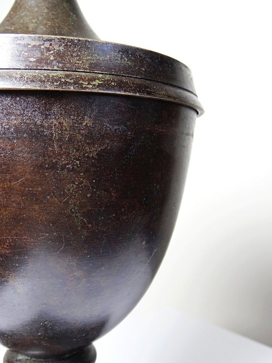 Image 1 of Casseruola con coperchio in stile Impero, in metallo patinato effetto bronzo, India, anni '60-'80