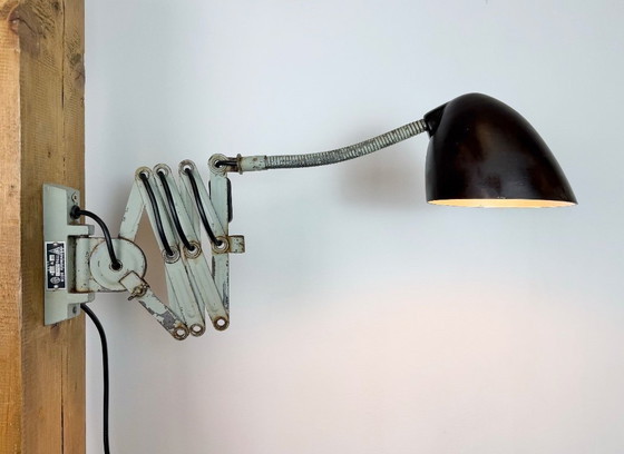 Image 1 of Groene industriële schaarwandlamp van Elektroinstala, jaren 60.