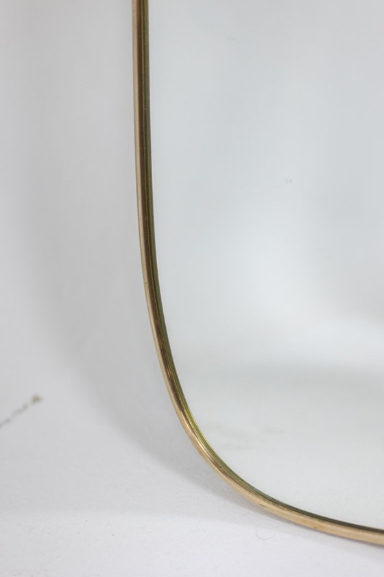 Image 1 of Espejo de Gio Ponti, al estilo de. Marco de latón patinado. Década de 1990.
