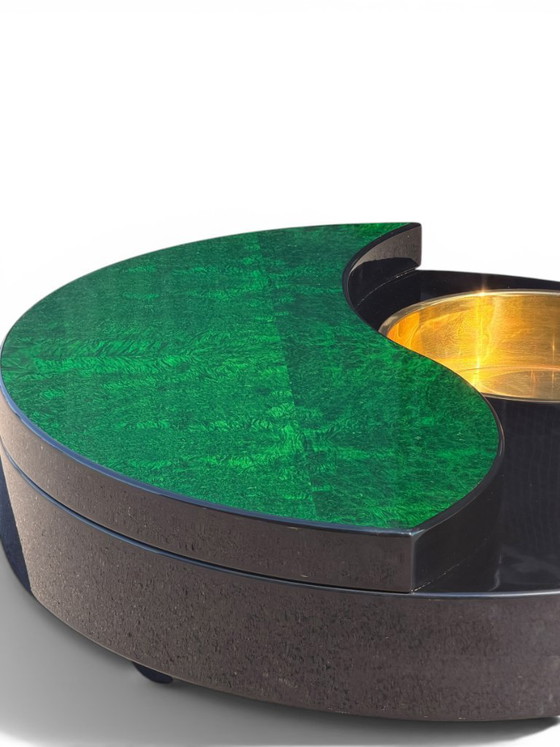 Image 1 of Willy Rizzo Yin-Yang draaibare salontafel - Smaragdgroen glas en lak (circa 1970)