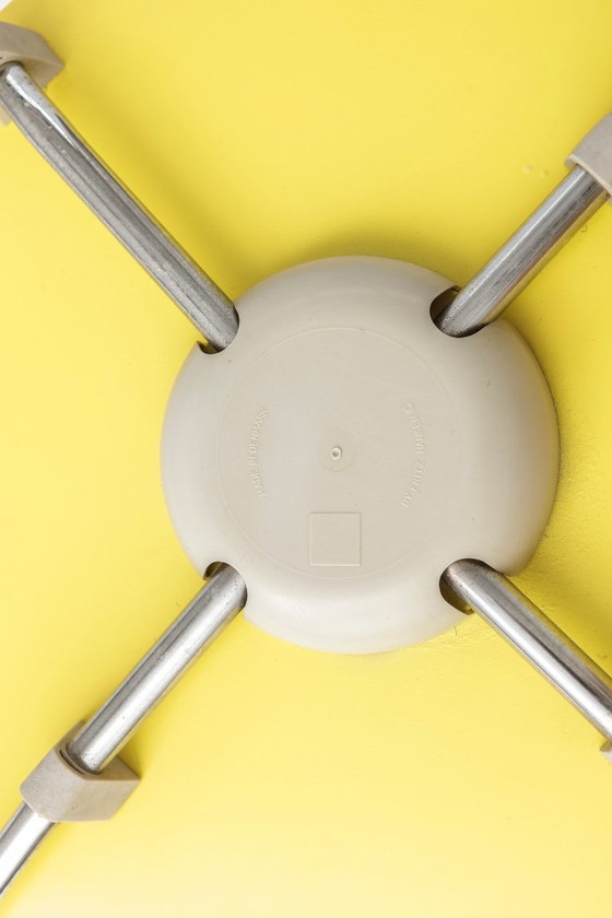 Chaise Arne Jacobsen Série 7 Modèle 3107 | Chaise de salle à manger jaune Fritz Hansen | Classique du design (photo 9 of 11)