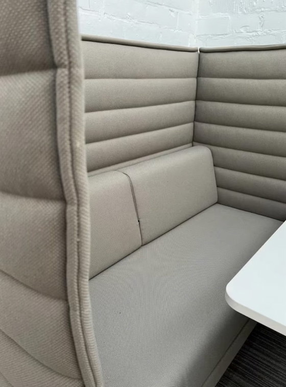 Image 1 of Cabina Vitra Alcove con respaldo alto