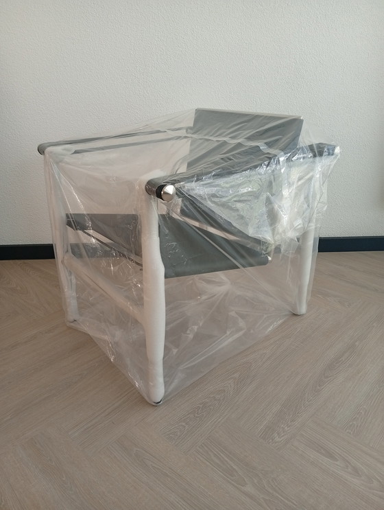 Image 1 of Replica in similpelle nera Le Corbusier Lc1