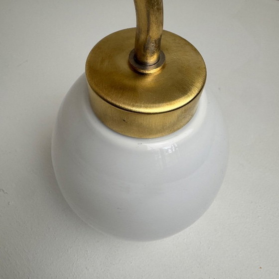 Image 1 of Applique da parete vintage antica in ottone e opalino