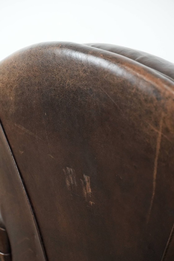 Image 1 of Fauteuil vintage en peau de mouton avec du caractère