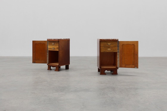 Image 1 of Paar Art Deco nachtkastjes van eikenhout met marmeren blad, Frankrijk ca. 1925