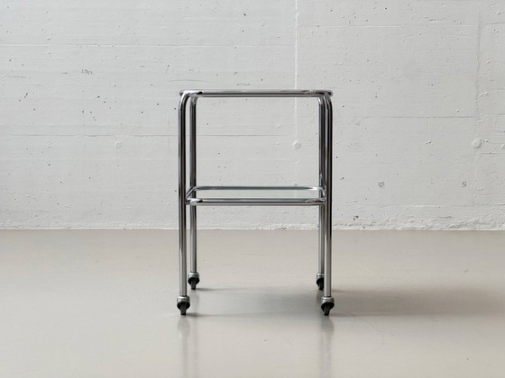 Image 1 of Tavolino Bauhaus in tubolare d'acciaio e vetro, su rotelle, anni '70.