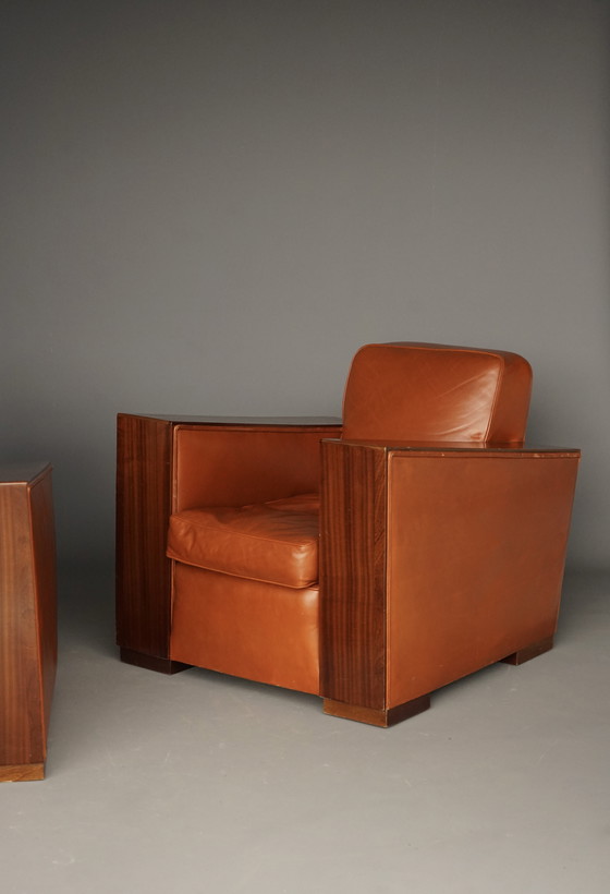 Image 1 of Indrukwekkend paar Art Deco leren fauteuils. 1940s.