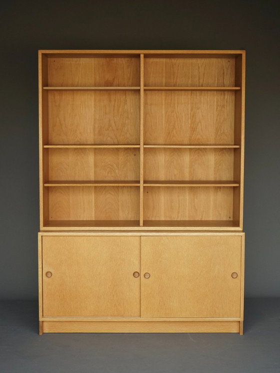 Image 1 of Eikenhouten boekenkast van Børge Mogensen voor Karl Andersson & söner. Zweden, jaren zestig